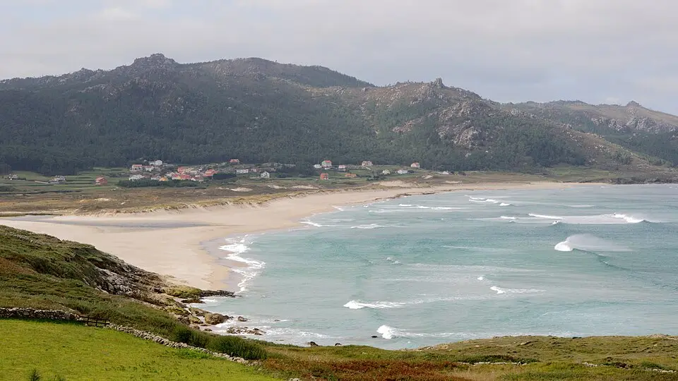 Penedos de Pasarela e Traba