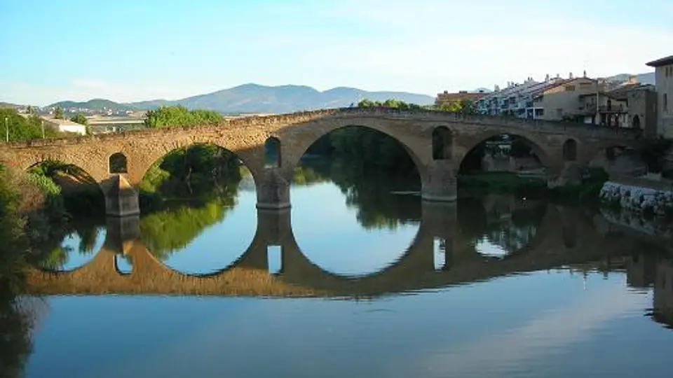 Puente Románico
